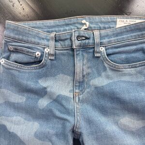 RAG & BONE CAMO BLUE DENIM SIZE 25 STRAIGHT LEG
